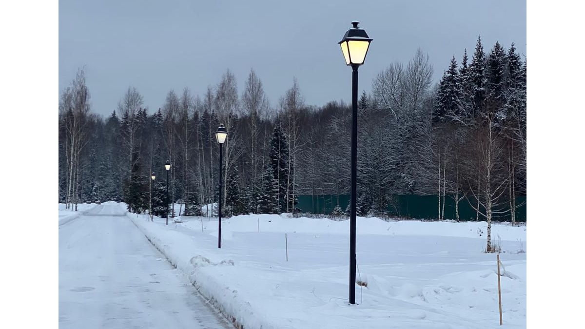 Завершен монтаж и подключение освещения на территории поселка.